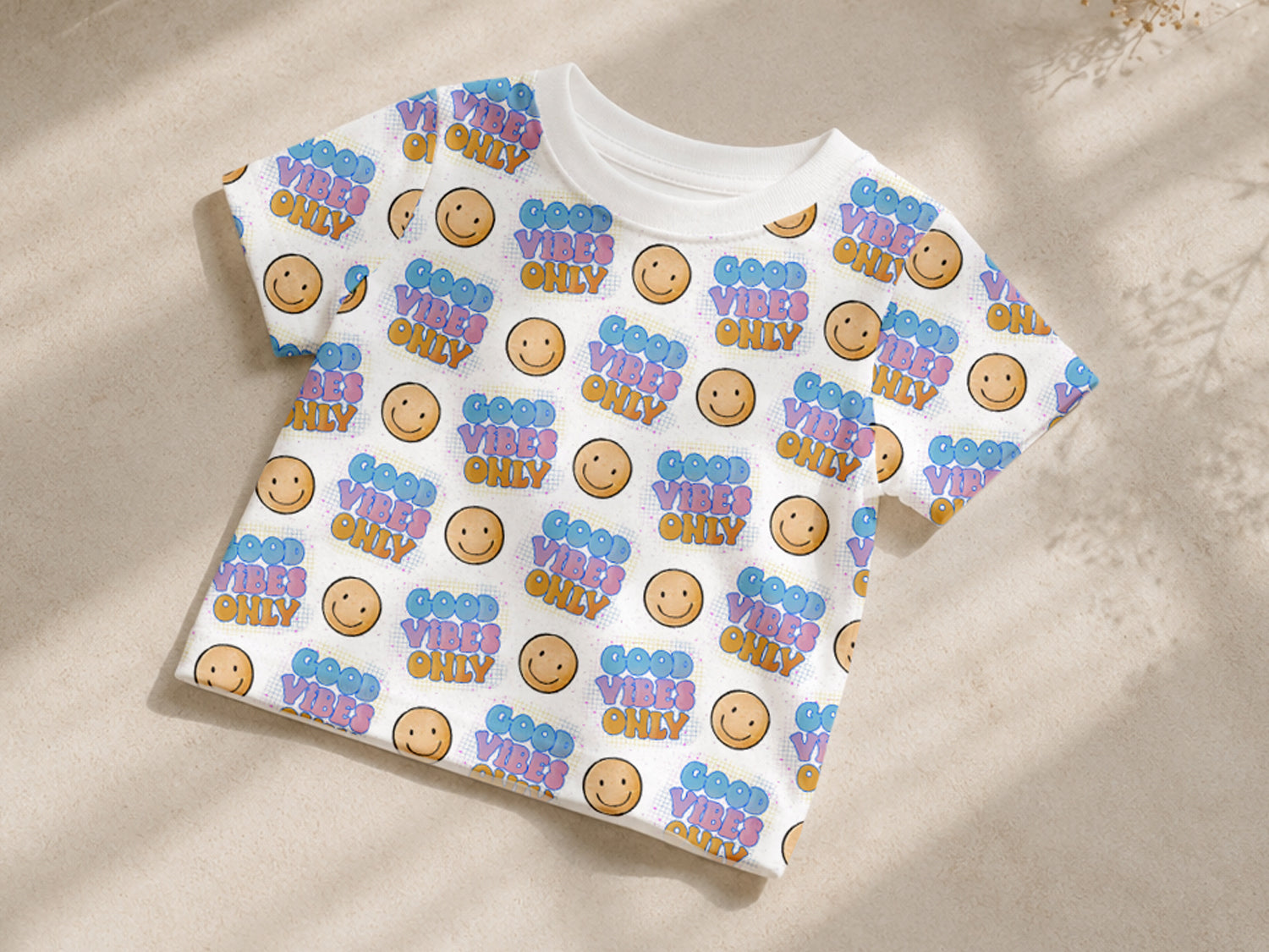 leichter Jersey Stoff für Sommer mit buntem "Good Vibes Only" Design und Smiley-Muster.