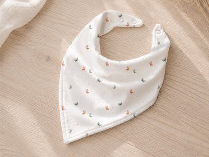 Jersey Stoff Mini Schmetterlinge kaufen - hochwertiges Babyhalstuch mit buntem Muster auf hellem Hintergrund.