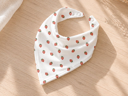 Jersey Stoff Mini Erdbeere Bandana mit Erdbeer-Muster auf hellem Hintergrund