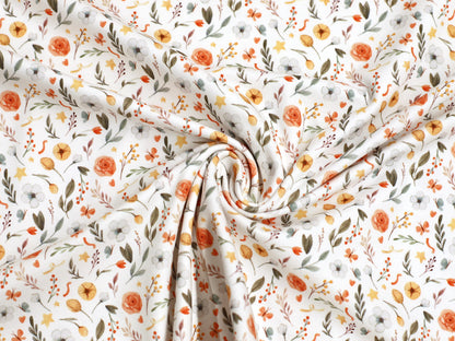Jersey Stoff Blumenmuster mit bunten Blumen und Blättern auf weißem Hintergrund, ideal für kreative Nähprojekte.