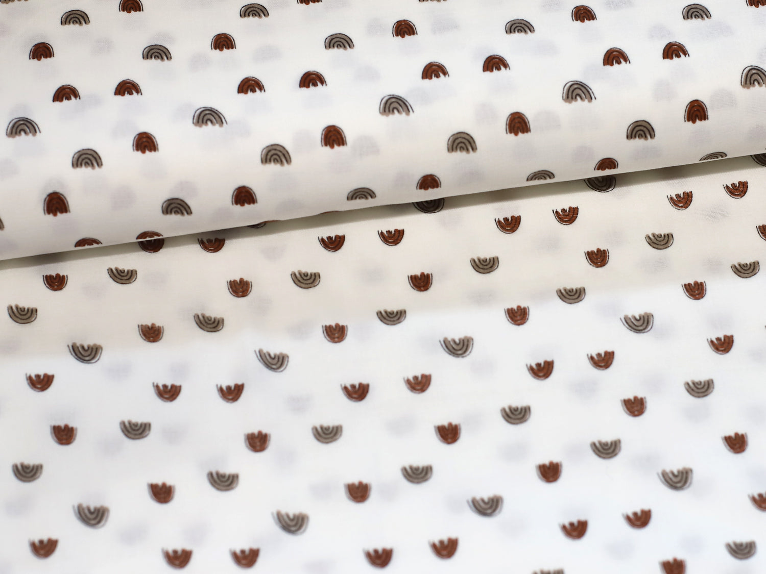 Glatter Musselin Stoff - Mini Regenbögen - rost,beige - 100% Baumwolle, glatte Oberfläche, Double Gauze, 135 cm breit.