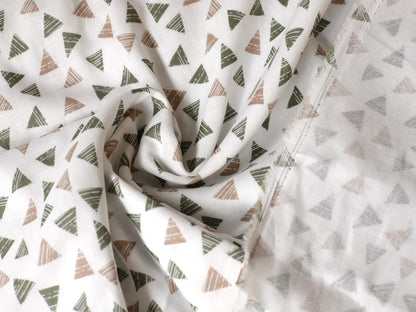 stoff-musselin-double-gauze-meterware-dreiecke-altgruen-beige