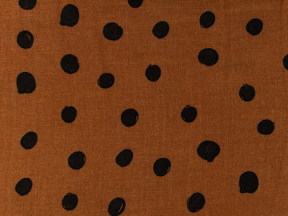 stoff-musselin-double-gauze-meterware-schwarze-tupfen-punkte-kleckse-terracotta-braun