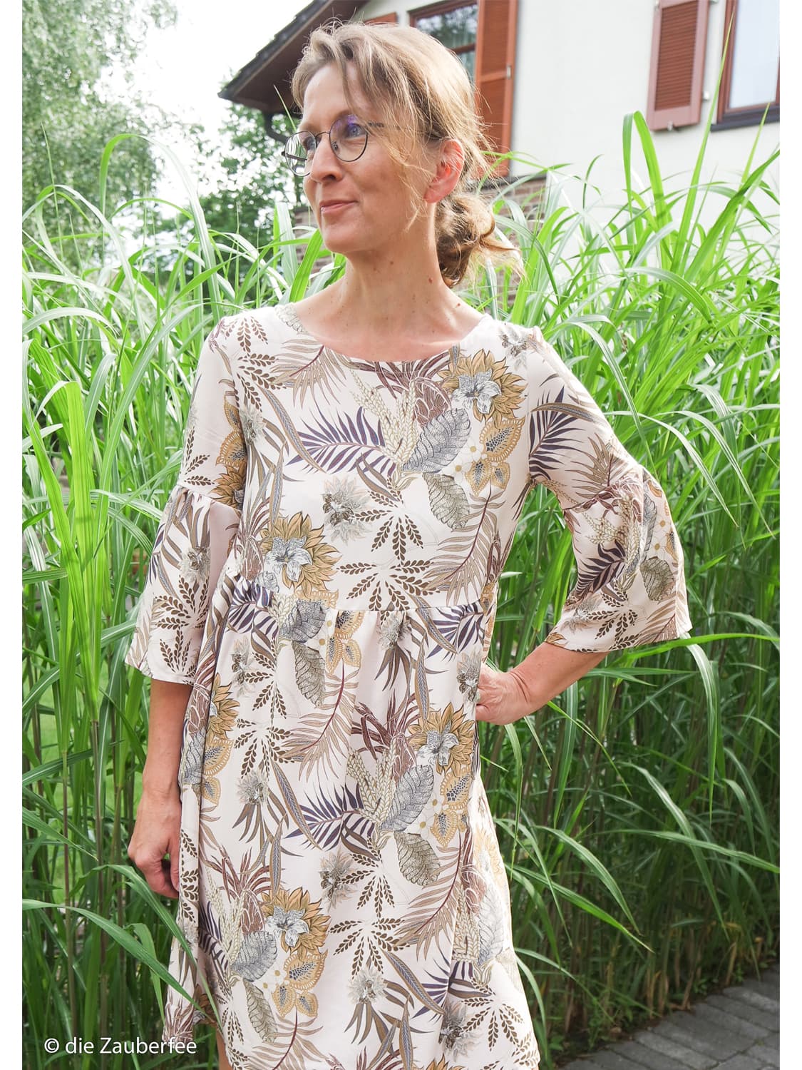 stoff-viskose-meterware-swafing-fs-23-sabine-blumen-und-blaetter-beige-naehbeispiel