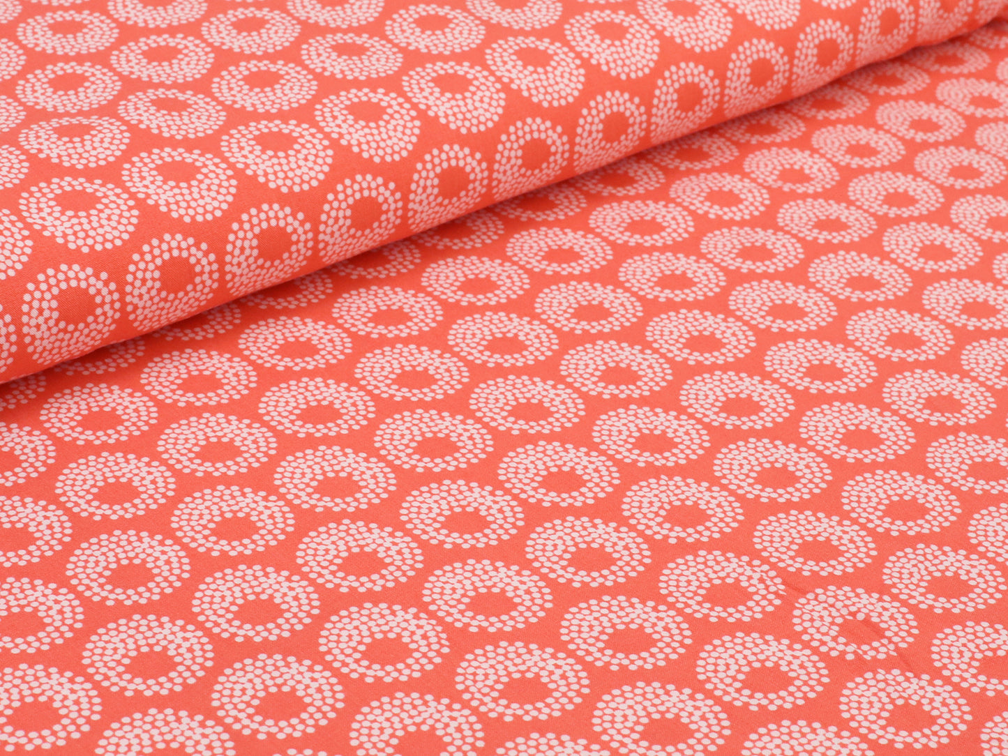 stoff-viskose-orange-rot-tupfen-kreise
