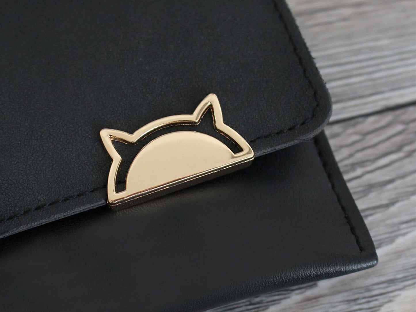 taschen-verzierung-katzen-kopf-gold-muster
