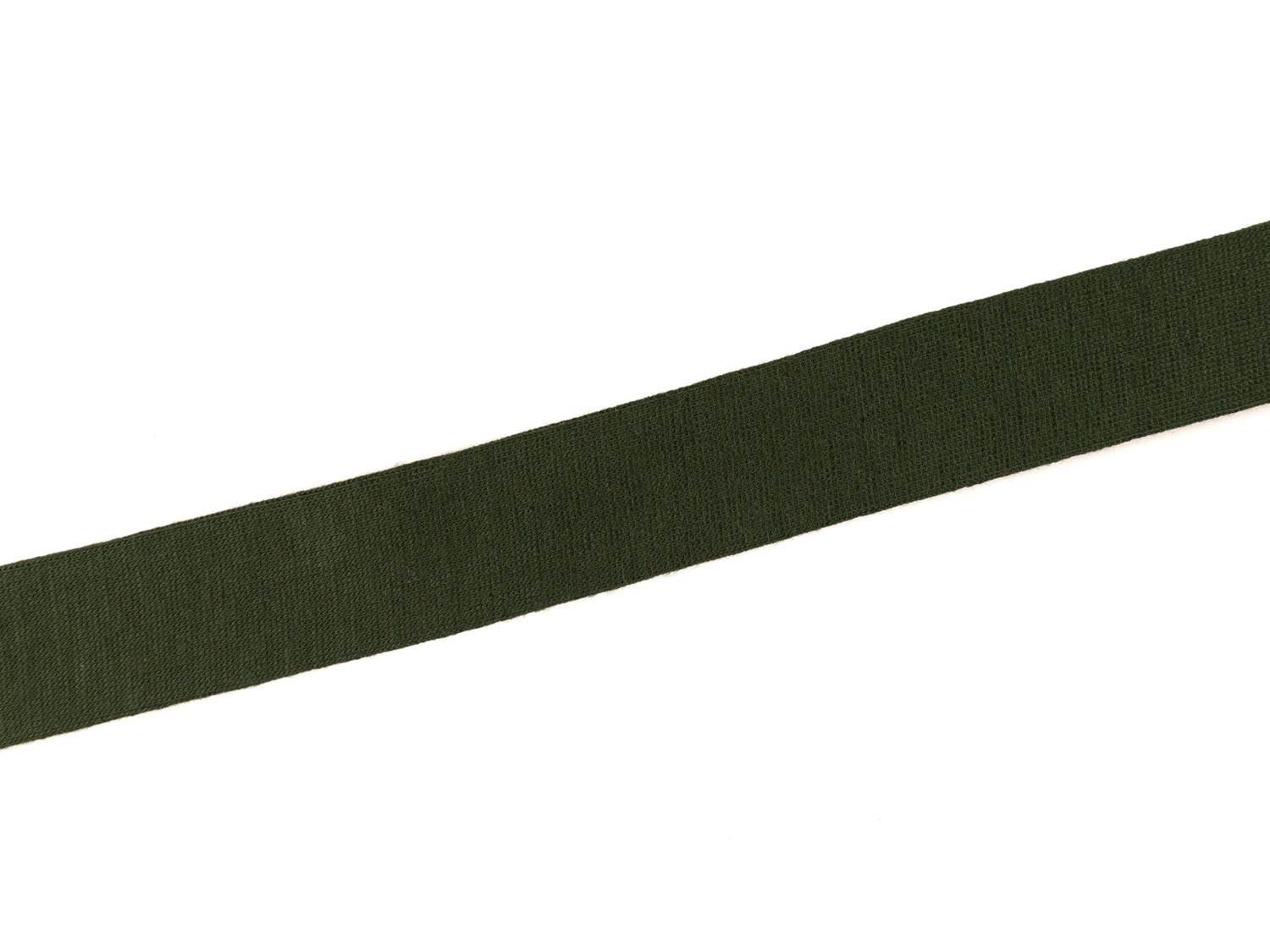 dunkelgrün Viskose Schrägband auf einem weißen Hintergrund, ideal für Nähprojekte und Bastelanwendungen.