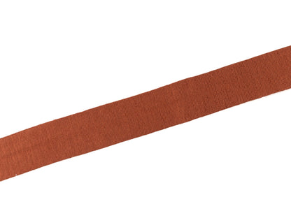 3m terracotta Viskose Schrägband auf einem weißen Hintergrund, ideal für Nähprojekte.