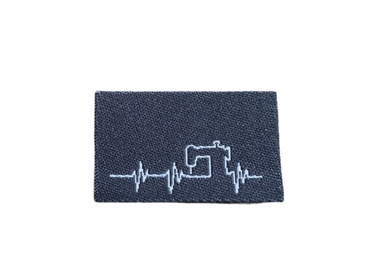webetikett-label-handgemacht-herzschlag-naehmaschine-anthrazit